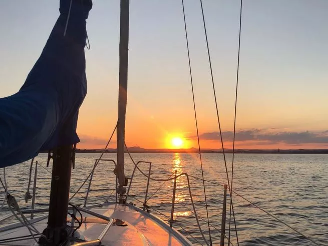 zonsondergang -  - Zeiltocht bij zonsondergang